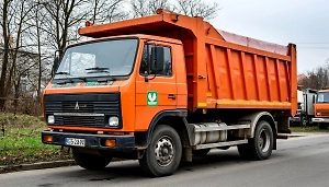 Мужской труп выпал из мусоровоза при выгрузке отходов на полигоне в Петербурге