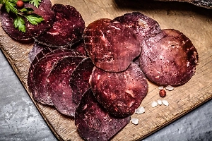 Россияне массово ринулись скупать конину на новогодний стол