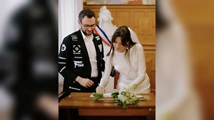 Жених продал места на костюме под рекламу, чтобы покрыть расходы на свадьбу