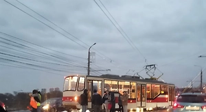 На место ДТП с 4 погибшими и 20 ранеными в Туле за шесть минут прибыли 12 бригад скорой