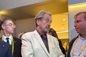 Отец Илона Маска рассказал о депрессии предпринимателя перед переездом в США