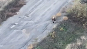 Вражеский дрон ВСУ беспощадно поразил стоявшую на коленях бабушку из Купянска во время молитвы