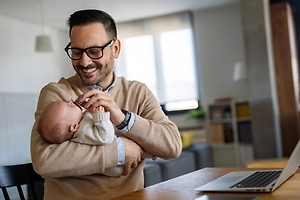 HR-эксперт назвал отрасли, в которых работодатель заплатит миллион за рождение ребёнка