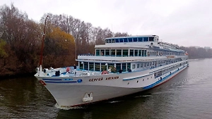 Пассажиры теплохода массово отравились во время круиза из Москвы в Углич