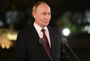 Путин пожал руку юному паралимпийцу на тренировке по следж-хоккею в Самаре