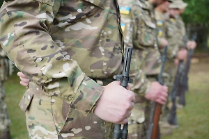 Командир ВСУ попытался остановить солдат от сдачи в плен видео со своей маленькой дочерью