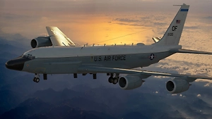 Самолёт-шпион ВВС США наворачивает круги над Чёрным морем