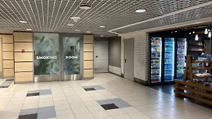 В аэропорту Домодедово снова открыли закрытые в пандемию бесплатные курилки