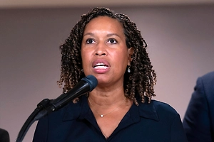 Мэра Вашингтона заподозрили в коррупции из-за поездки в Дубай