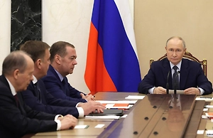 Путин обсудил «строительство» ВС РФ с Белоусовым, Герасимовым и Бортниковым