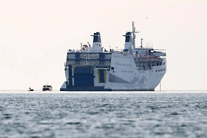 Паром из Трабзона в Сочи проверяют более восьми часов после двух суток в море