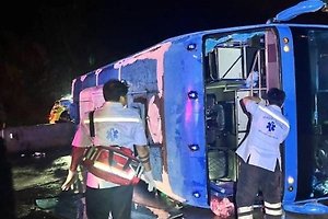 Автобус с туристами перевернулся в Таиланде, есть пострадавшие