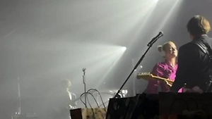 Монеточку* госпитализировали с концерта в Риге из-за аллергии и отёка Квинке