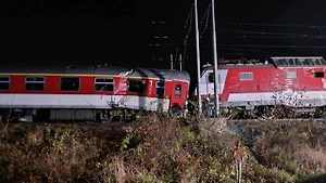 Два поезда столкнулись у Братиславы, пострадали около 30 человек