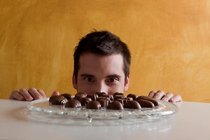 Сладкоежкам рассказали, как выбрать правильный шоколад для похудения