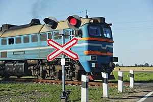 Поезд эффектно протаранил набитую грушами фуру в Нидерландах