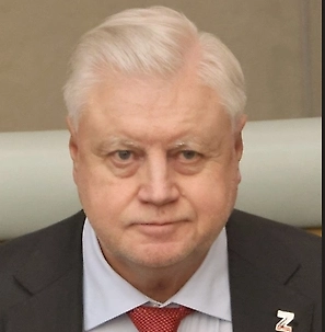 Сегодня она упала даже ниже, и дореформенный показатель 34% уже кажется нереальным достижением. Враньем оказались сказки реформаторов про бездефицитность пенсионного бюджета: мол, начнём платить позднее, зато точно всем хватит. И вот мы видим, что дефицит Соцфонда вырос почти вдвое до 780 миллиардов рублей. Нашу позицию я недавно изложил президенту страны. Это ежеквартальная индексация по текущему росту цен, чтобы подорожание не успевало съедать прибавку, а размер пенсий не отставал как от инфляции, так и от зарплат. Кроме того, надо отменить издевательскую балльную систему, которая обрекает людей на жалкие подачки.