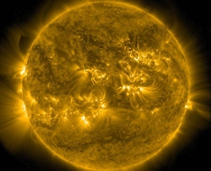 На Солнце за сутки произошло 15 мощнейших вспышек класса X1.2