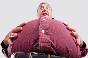 Врач раскрыла, кому грозит появление «офисного» живота