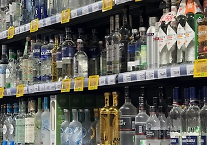 На бутылках алкоголя предложили писать количество смертей