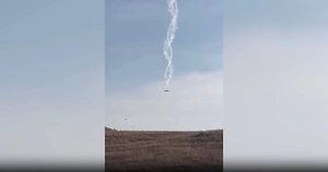 Крутое пике и дым: На видео попало крушение турецкого военного самолёта в Грузии