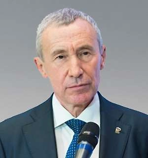 То, что их разоблачили, означает, что наши специальные службы работают в круглосуточном режиме. Киев ищет слабое звено, они ищут людей, которые могут забыть о том, что они граждане нашей страны, и начать вольно или невольно работать на врага. А это всегда конец. Так что нам тоже надо из этого делать выводы и понимать всю ситуацию.