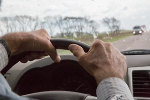 В Госдуме отвергли идею ограничить право на вождение после определённого возраста