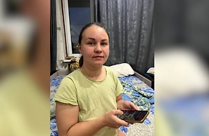 «Откройте, полиция!» Кровожадную фанатку «киллерши со статуэткой» задержали в Петербурге