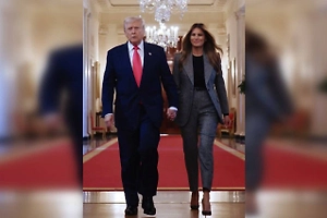 Трамп снова вышел к публике с замазанным тональным кремом синяком на руке