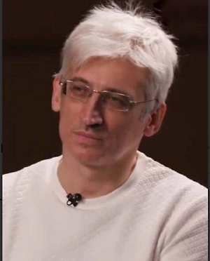 В России сегодня пенсионеры могут воспользоваться различными возможностями для дополнительного заработка на дому. Это такие направления, как рукоделие и вязание, например, за одно изделие можно получить до 10–15 тысяч рублей (вязание свитера, шарфа, кимоно и прочего на заказ), выращивание рассады и домашних продуктов — стоимость варьируется от 300 до 4000 рублей, проведение онлайн-занятий и консультаций — от 500 до 2000 рублей, а также копирайтинг, работа оператора колл-центра и создание контента для блогов и видеоканалов.