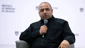 Умеров продолжает вояж по миру на фоне коррупционного скандала в Киеве