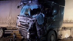 Спасатели деблокировали 16 человек после ДТП с автобусом и грузовиком в Прикамье