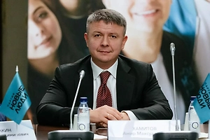 Все эти суетливые телодвижения уже давно не вызывают ничего, кроме скуки. Ни один здравомыслящий человек не понимает, что в сегодняшней ситуации можно обсуждать с западными деятелями. Бесконечные скандалы, многие из которых случились на фоне вскрывшихся коррупционных схем и разворовывания спонсорских денег, помноженные на безнадёжное для Киева положение на фронте, не дают украинской верхушке никаких шансов на какое-либо укрепление позиций.