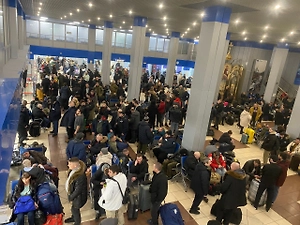 Более 700 пассажиров застряли в аэропорту Норильска из-за непогоды