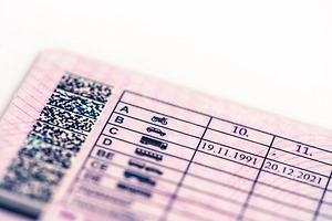 В МВД разъяснили порядок замены автоматически продлённых водительских прав