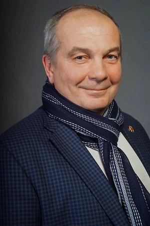 В этой ситуации, скорее всего, разум матери был затуманен из-за наркотиков. Но это не говорит, что она совершала преступление, не отдавая отчёта своим действиям. Наверняка она могла злиться на ребёнка, который раздражал её по каким-то причинам. Допустим, дитя стало препятствием к обустройству её личной жизни. К примеру, принц на коне или осле сказал, что был бы готов с ней жить, если бы не ребёнок. Такие тоже есть случаи. Она увидела в своём чаде помеху для своего счастья. Когда она приняла запрещённый препарат, это чувство ненависти и злобы обострилось и она увидела в ребёнке причину всех своих бед, решив в итоге от него избавиться страшным и циничным образом.