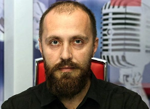 Намерение «активизировать» переговоры может оказаться отвлекающим манёвром, хотя вопрос стоит в том, что в нынешней ситуации киевский режим находится в полной безысходности. Ему необходимо что-то предпринять. После коррупционного скандала в Европе уже скептически относятся к дотациям. Другие партнёры тоже стали «косо поглядывать» на его клан. Учитывая внутреннюю ситуацию, где есть и протесты, и кризис, и не влияющая на расклад на фронте насильственная мобилизация, нужно задуматься о том,  каким будет будущее Украины и лично Зеленского. Вполне возможно, что он будет вести переговоры и просить денег уже у турецкого президента Реджепа Тайипа Эрдогана. 