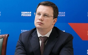 Гражданам приходят сообщения в мессенджерах или SMS с предложением «бесплатного перехода» на уникальный тариф с большими пакетами минут и трафика. В тексте содержится ссылка на поддельный сайт, который внешне полностью повторяет сайт настоящего оператора. На таких страницах пользователя просят ввести личные данные, номер карты или код из SMS — под предлогом «подтверждения личности» или «активации тарифа». Все эти данные сразу уходят злоумышленникам.