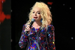 Россияне сочли издёвкой рекламу жилищной лотереи с потерявшей 317 млн Ларисой Долиной