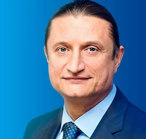 Эти «сверхплановые» деньги по существующим правилам могут «зависнуть» в ожидании внесения изменений в федеральный закон о бюджете... Но дети ждать не могут. Совместно с коллегами из Правительства РФ мы проработали решение, которое позволяет создать механизм оперативного перенаправления в «Круг добра» сверхплановых поступлений от «налога на богатых».