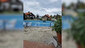 «Зато там, где хотели»: Россияне сами попросили заселить их в полуразрушенный ураганом отель на Кубе