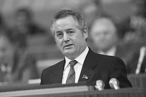 Бывший главный редактор «Известий» Иван Лаптев умер в 91 год