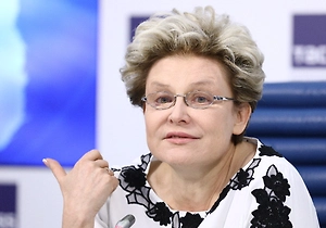 Пластический хирург раскрыл секреты омоложения 64-летней Елены Малышевой