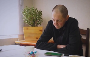 Пленный азовец* с тату Шухевича заявил, что он не нацист