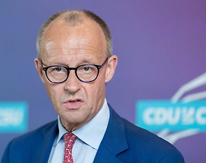 Мерц и Трамп обсудили по телефону план по урегулированию конфликта на Украине