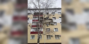 Беспилотник ударил по многоквартирному дому в Белгородской области