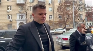 «Впервые слышу!» Артёмчек догнал Лерчек у суда и высказался о её беременности от танцора