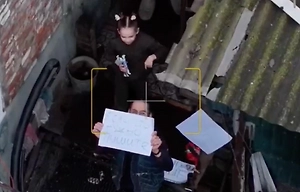 Выбежали с ватманом: Наши парни спасли семью украинцев с ребёнком из-под огня в Волчанске