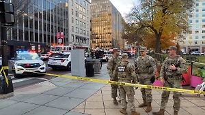 Белый дом перевели в режим изоляции после стрельбы возле резиденции