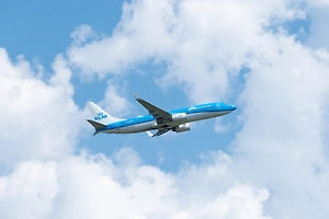 Охваченный паникой пассажир сорвал рейс, открыв дверь самолёта перед началом взлёта